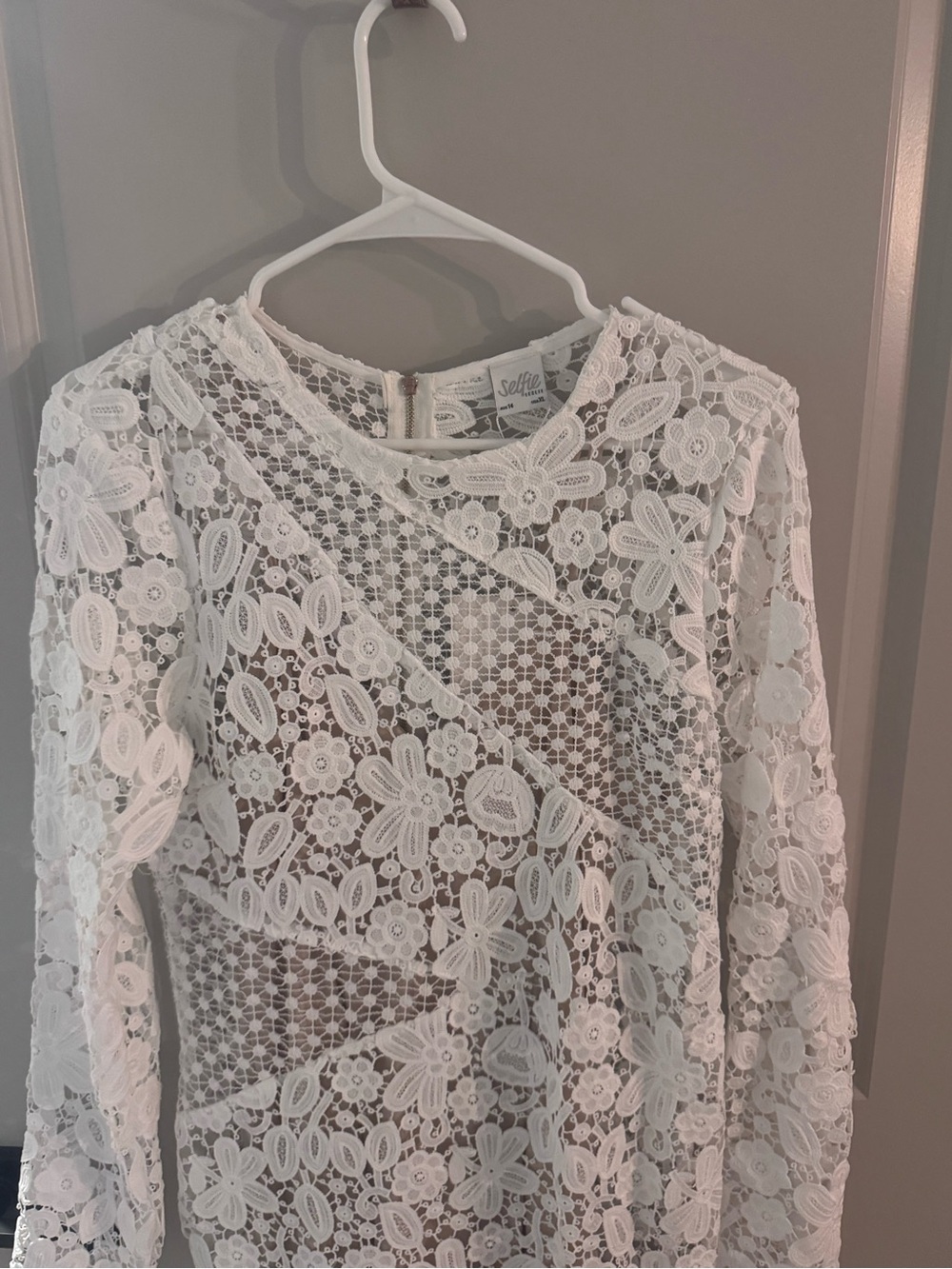 NWT White Floral Lace Long Sleeve Shift Dress - Picture 3 of 4